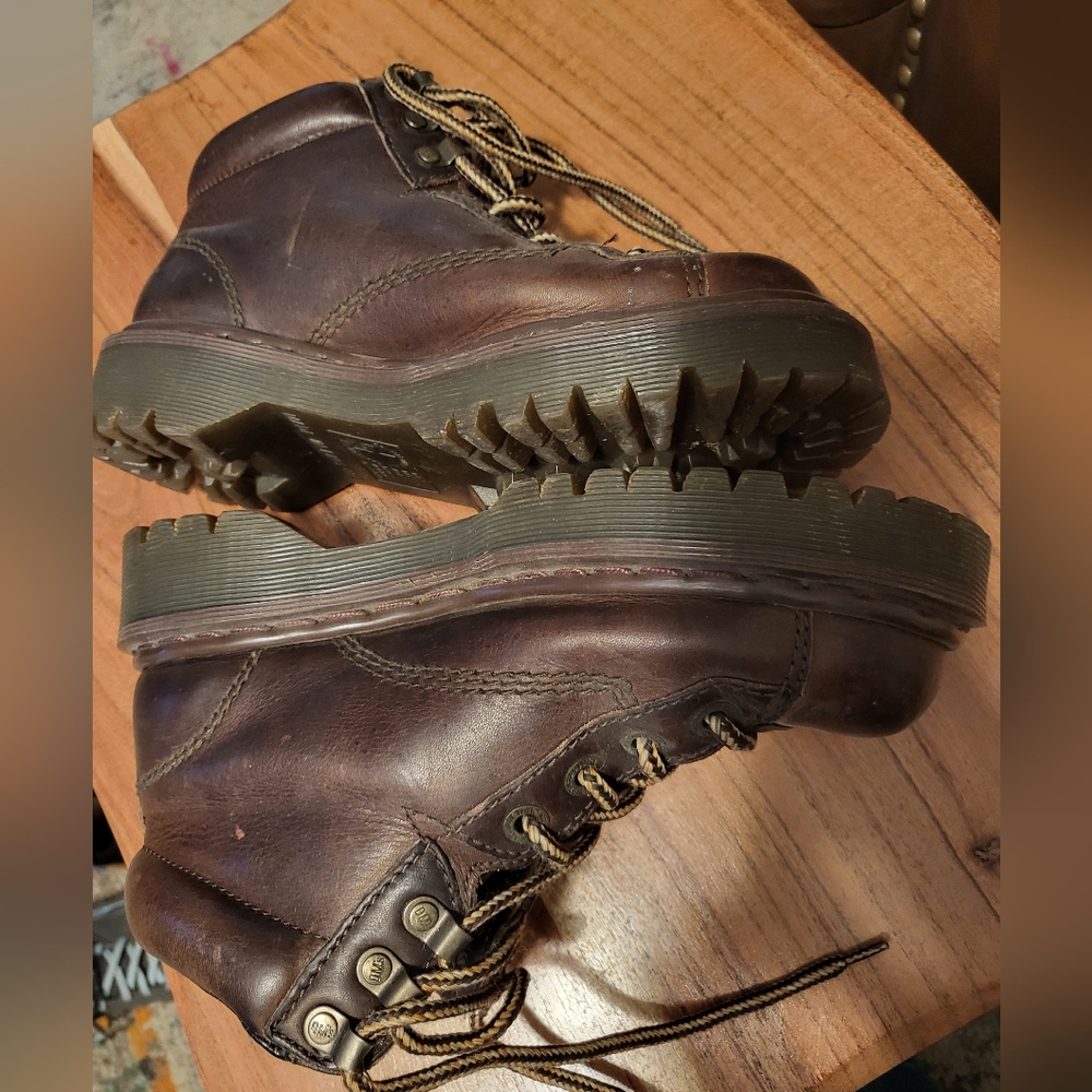 UK sz 4 Doc Martins